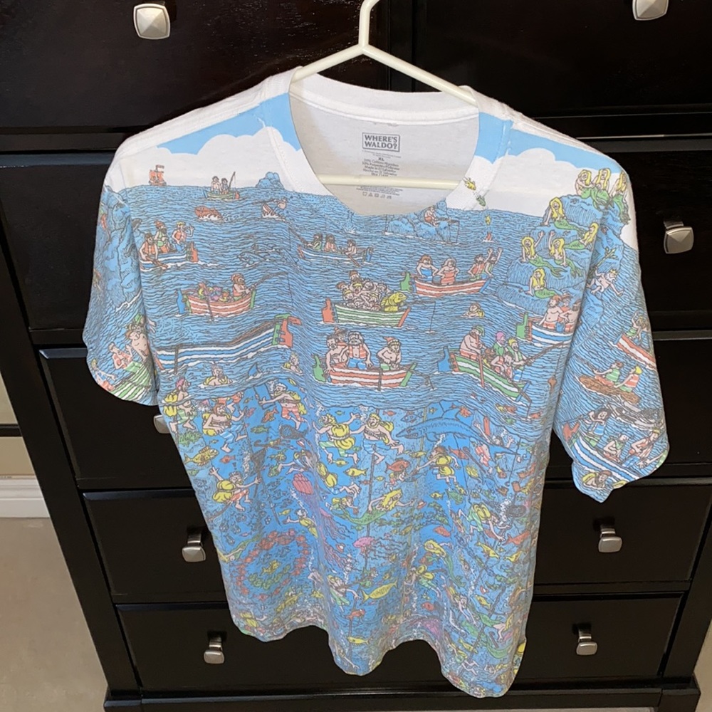 Men’s where’s Waldo shirt.